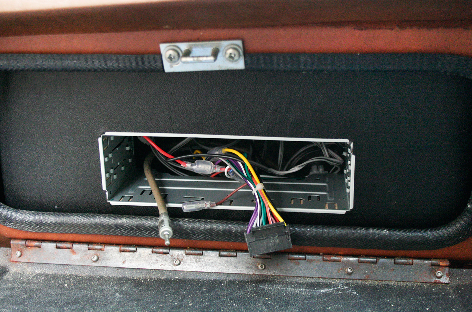 Classic & Sports Car – How to… fit a new stereo into your classic car