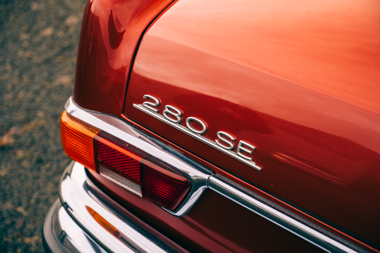 Classic & Sports Car – Glamour models: Mercedes-Benz 280SE 3.5 Coupé vs Rolls-Royce Silver Shadow MPW