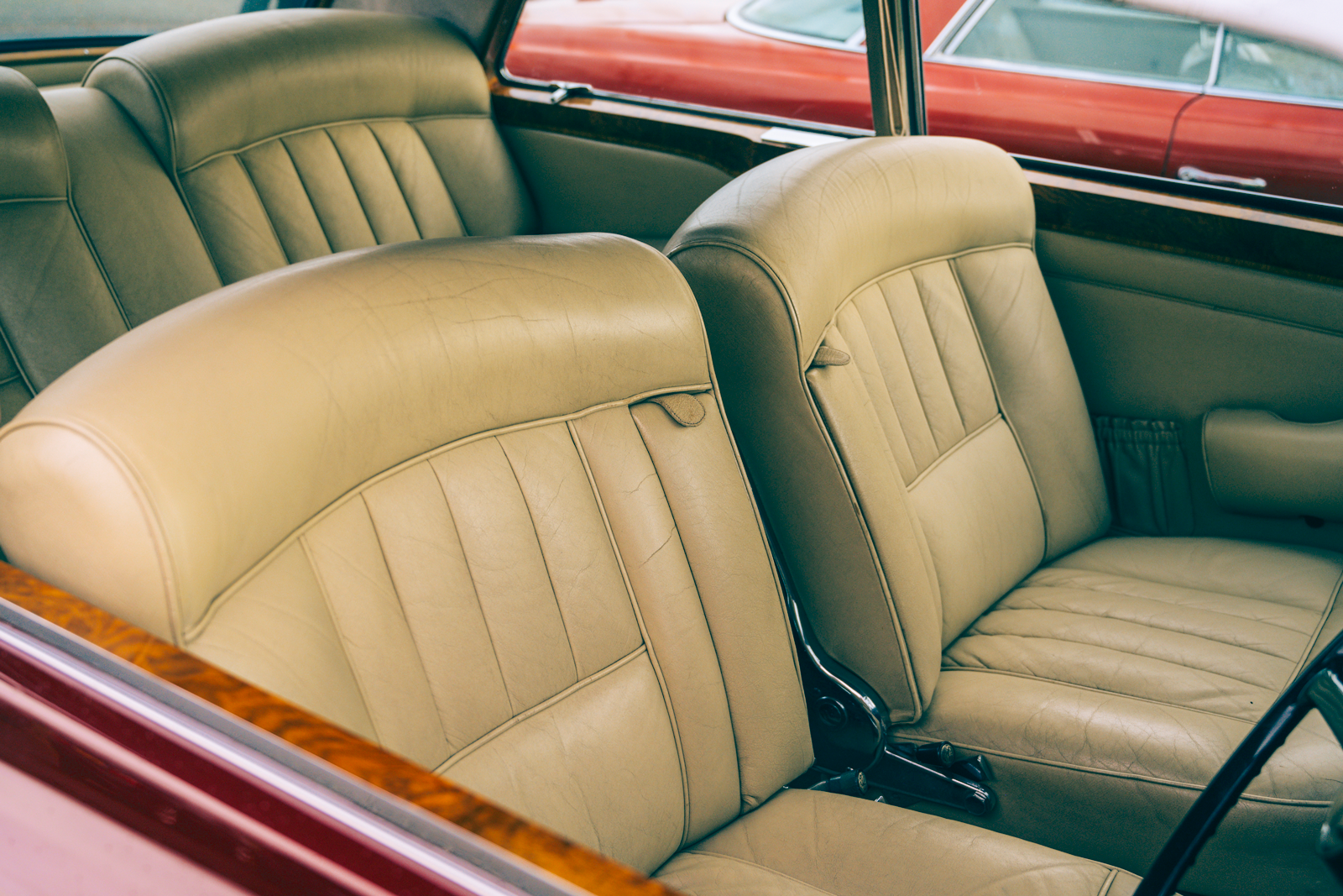 Classic & Sports Car – Glamour models: Mercedes-Benz 280SE 3.5 Coupé vs Rolls-Royce Silver Shadow MPW