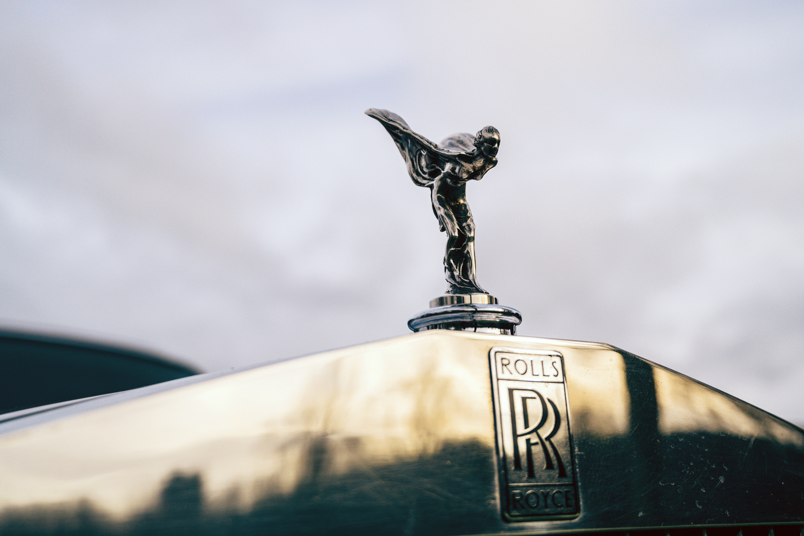 Classic & Sports Car – Glamour models: Mercedes-Benz 280SE 3.5 Coupé vs Rolls-Royce Silver Shadow MPW