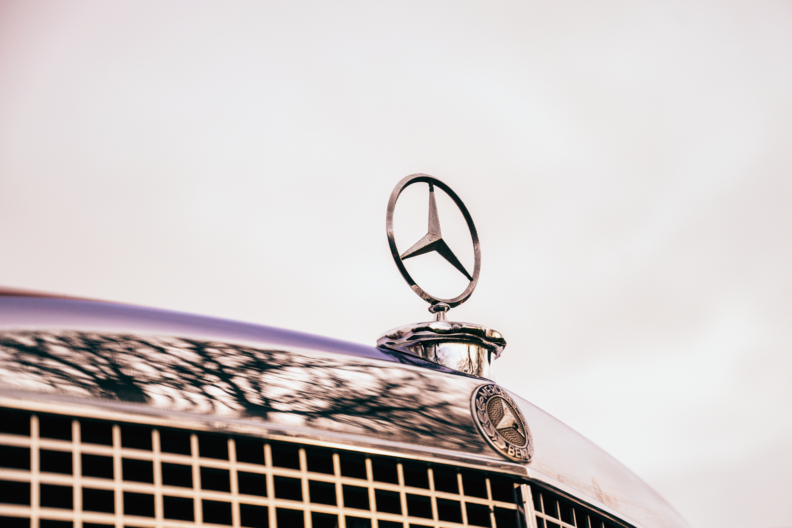 Classic & Sports Car – Glamour models: Mercedes-Benz 280SE 3.5 Coupé vs Rolls-Royce Silver Shadow MPW