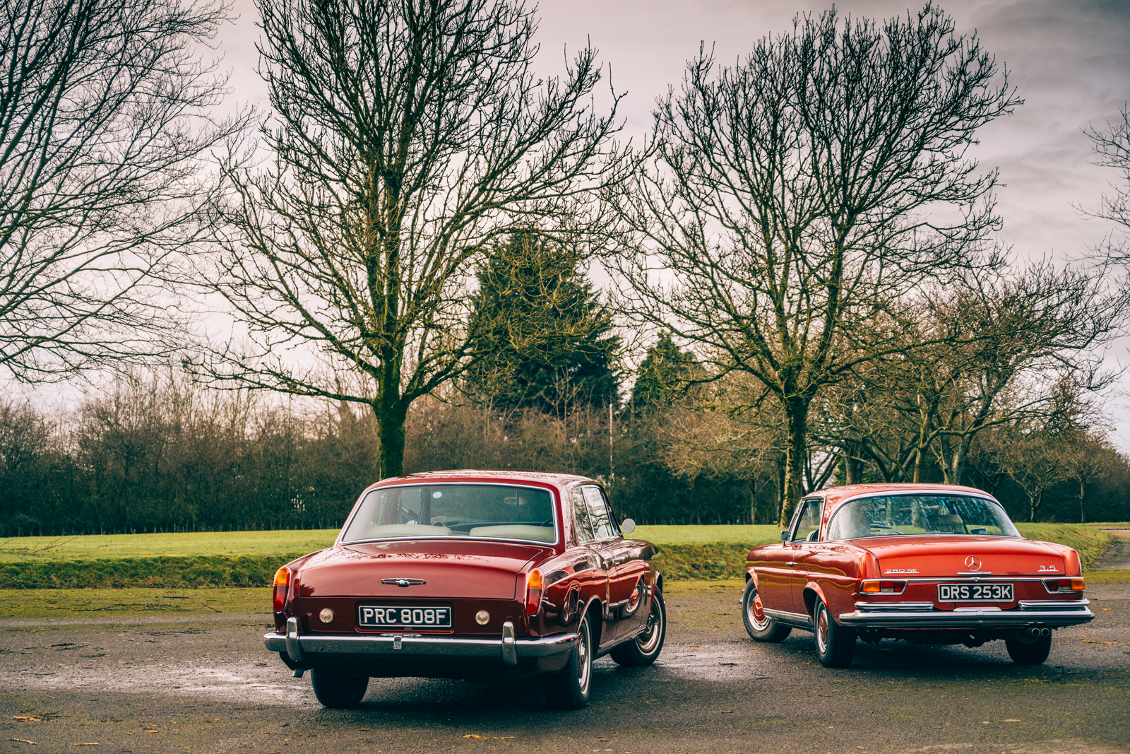 Classic & Sports Car – Glamour models: Mercedes-Benz 280SE 3.5 Coupé vs Rolls-Royce Silver Shadow MPW