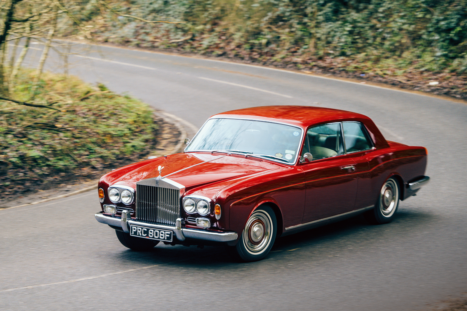 Classic & Sports Car – Glamour models: Mercedes-Benz 280SE 3.5 Coupé vs Rolls-Royce Silver Shadow MPW
