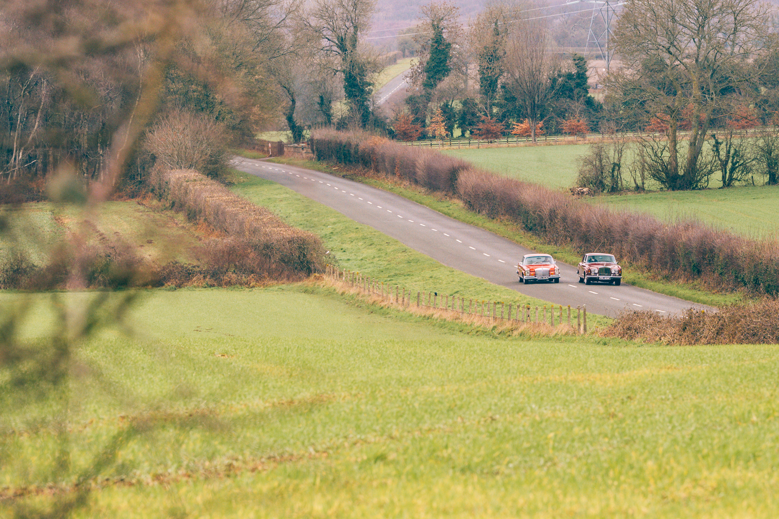 Classic & Sports Car – Glamour models: Mercedes-Benz 280SE 3.5 Coupé vs Rolls-Royce Silver Shadow MPW