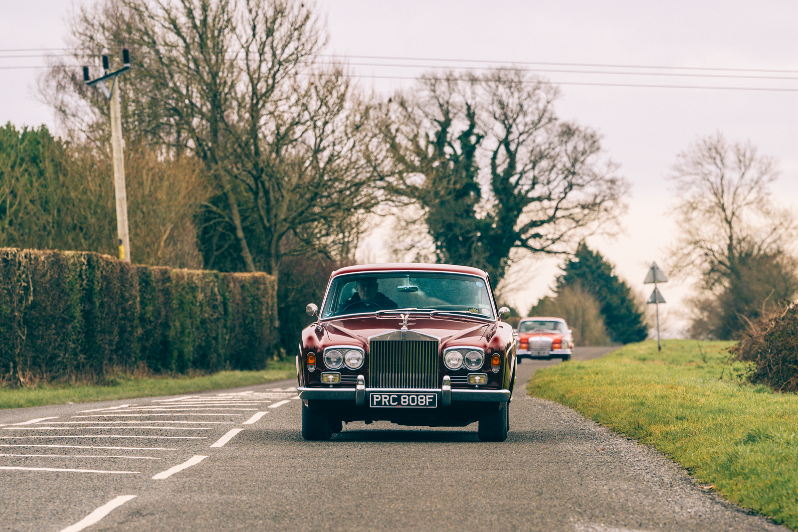 Classic & Sports Car – Glamour models: Mercedes-Benz 280SE 3.5 Coupé vs Rolls-Royce Silver Shadow MPW