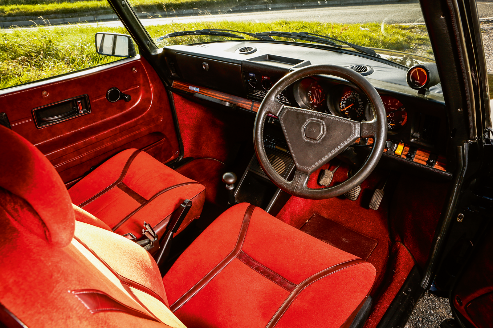 Classic & Sports Car – Wild bunch: Saab 99 vs Porsche 911 vs BMW 2002