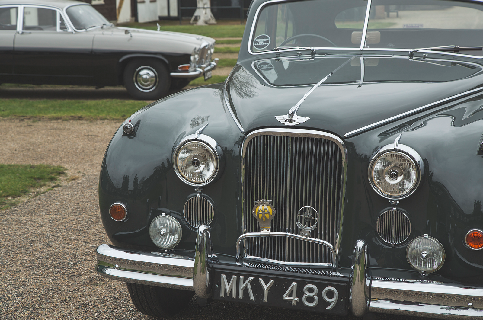 Classic & Sports Car – When size matters: Jaguar MkVIIM vs MkX