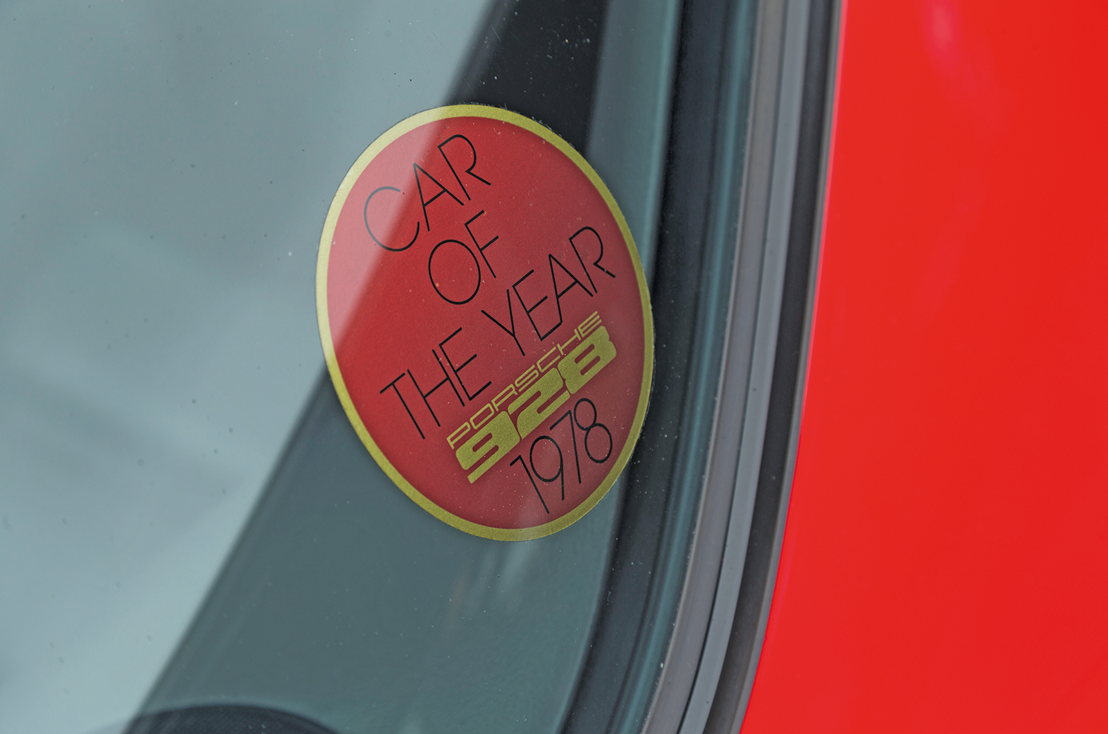 Classic & Sports Car – Porsche dream machines: 911 RS 3.8 vs 928 GTS