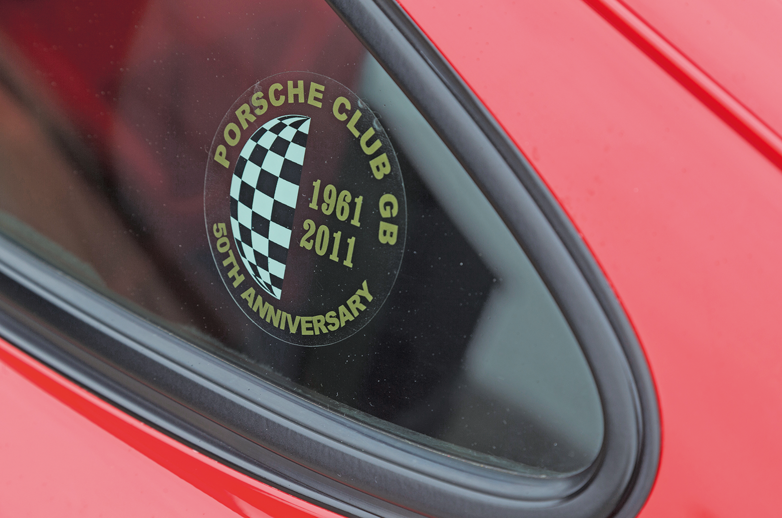 Classic & Sports Car – Porsche dream machines: 911 RS 3.8 vs 928 GTS