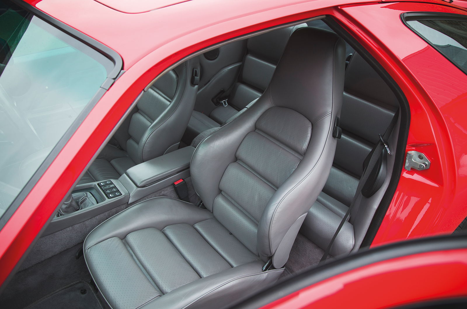 Classic & Sports Car – Porsche dream machines: 911 RS 3.8 vs 928 GTS