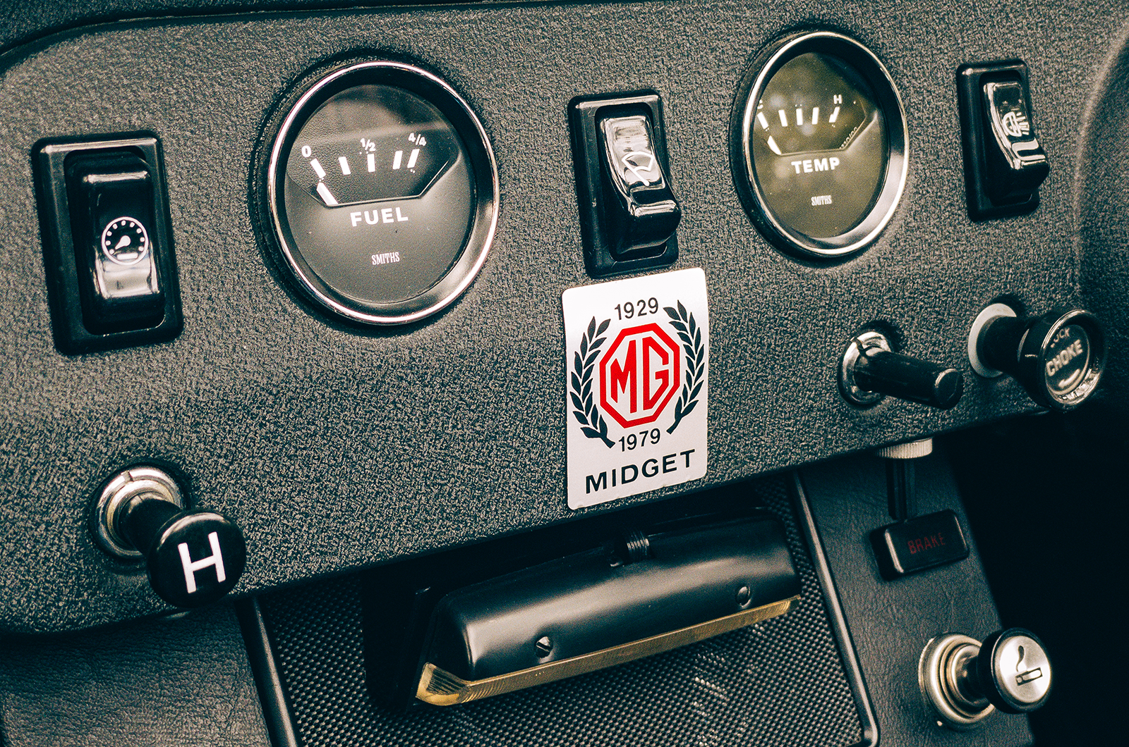 Classic & Sports Car – Shared heart: MG Midget 1500 vs Triumph Spitfire 1500