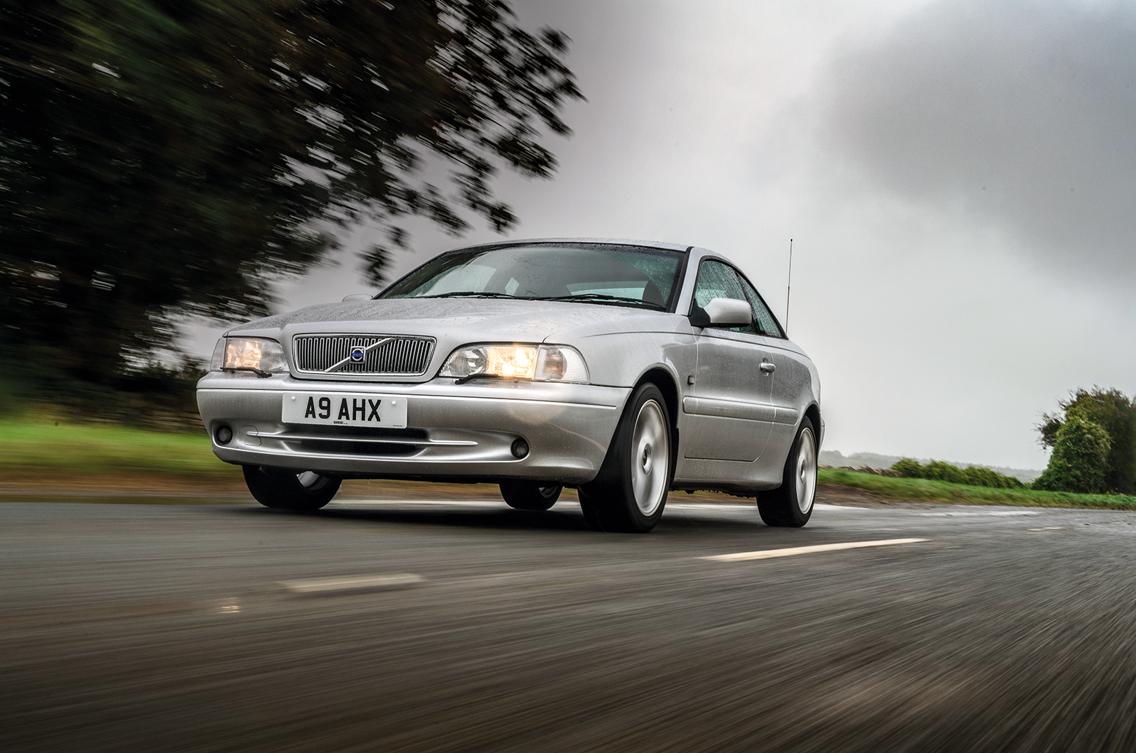 Classic & Sports Car – Driving the cars of The Saint: Volvo P1800, Jaguar XJ-S, Jensen Interceptor and Volvo C70