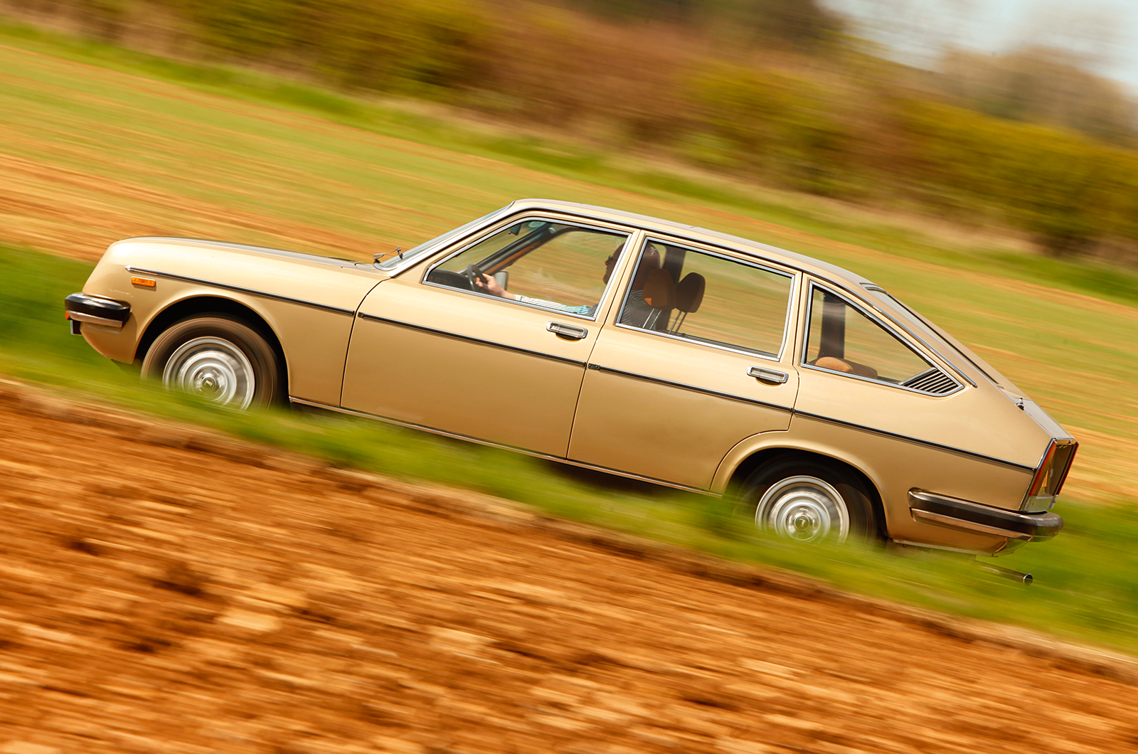 Classic & Sports Car – From the left field: Citroën CX vs Lancia Beta vs Princess vs Saab 99