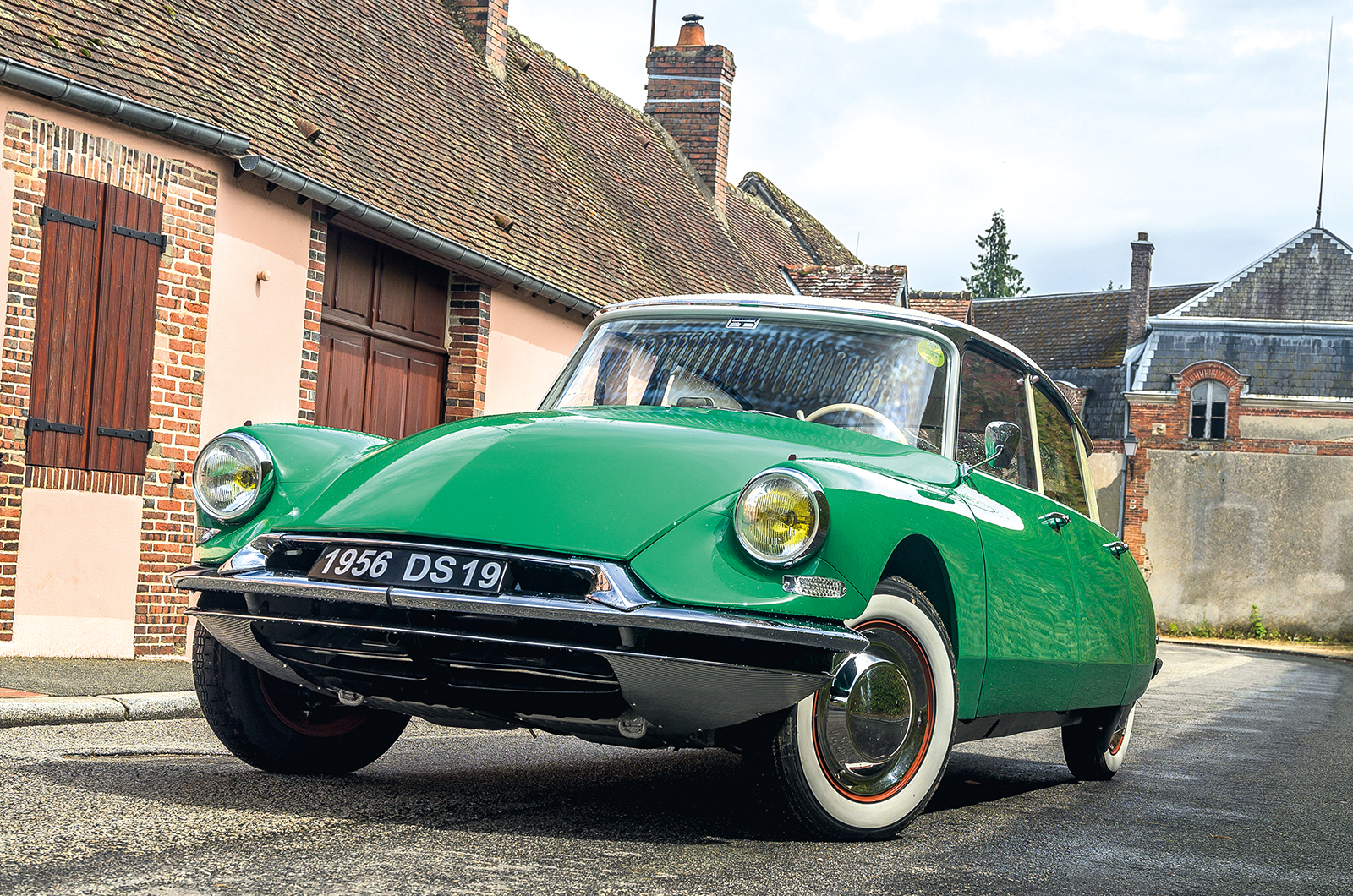 Classic & Sports Car – Citroën DS19: the green goddess