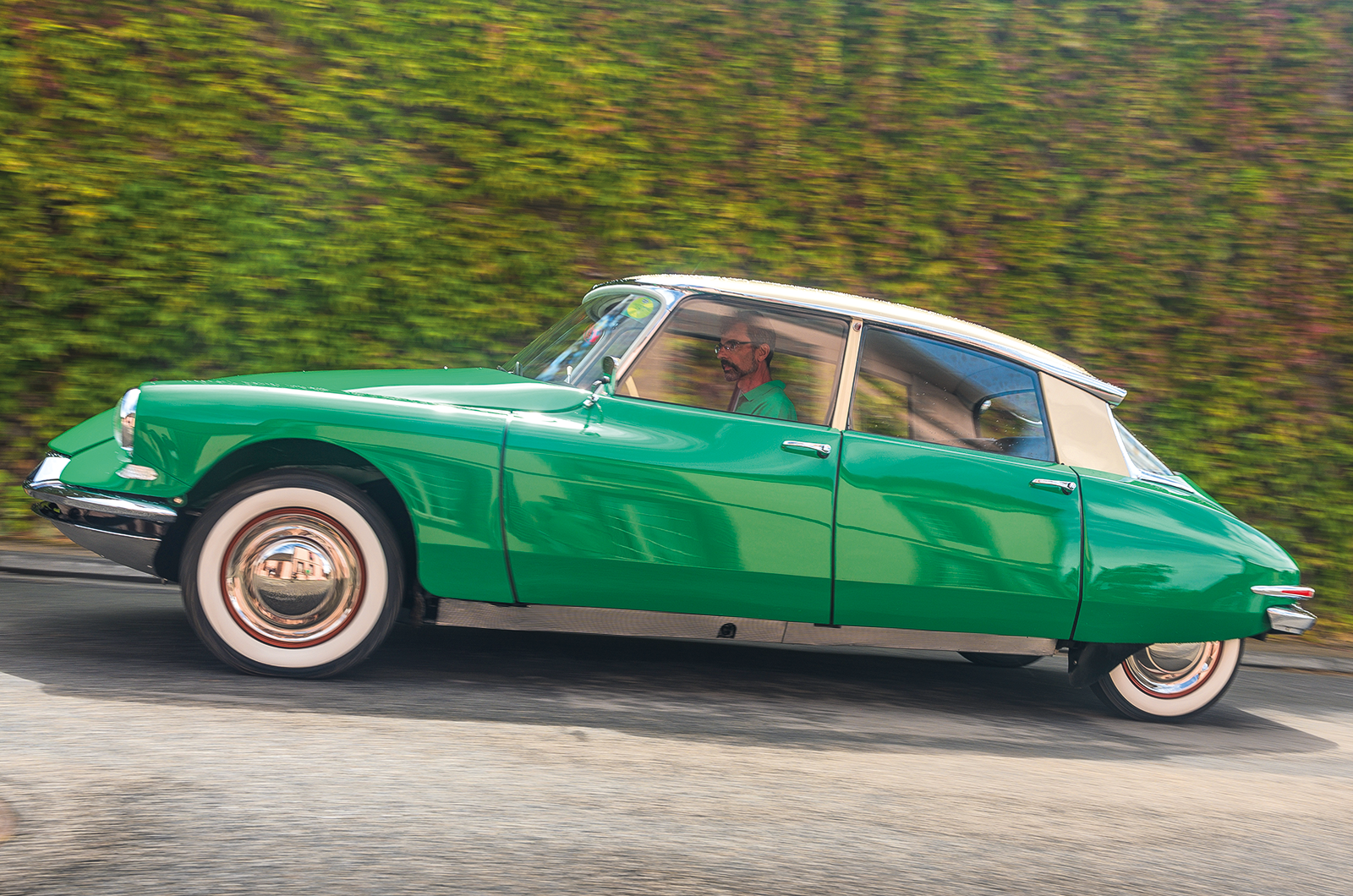 Classic & Sports Car – Citroën DS19: the green goddess