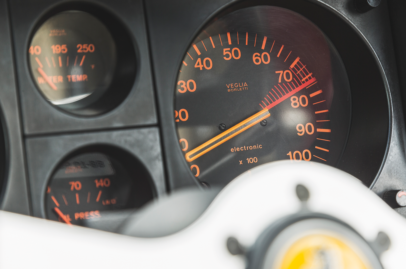 Classic & Sports Car – Supercar legends: Ferrari 365GT4 Berlinetta Boxer fights Maserati Bora for Modena supremacy