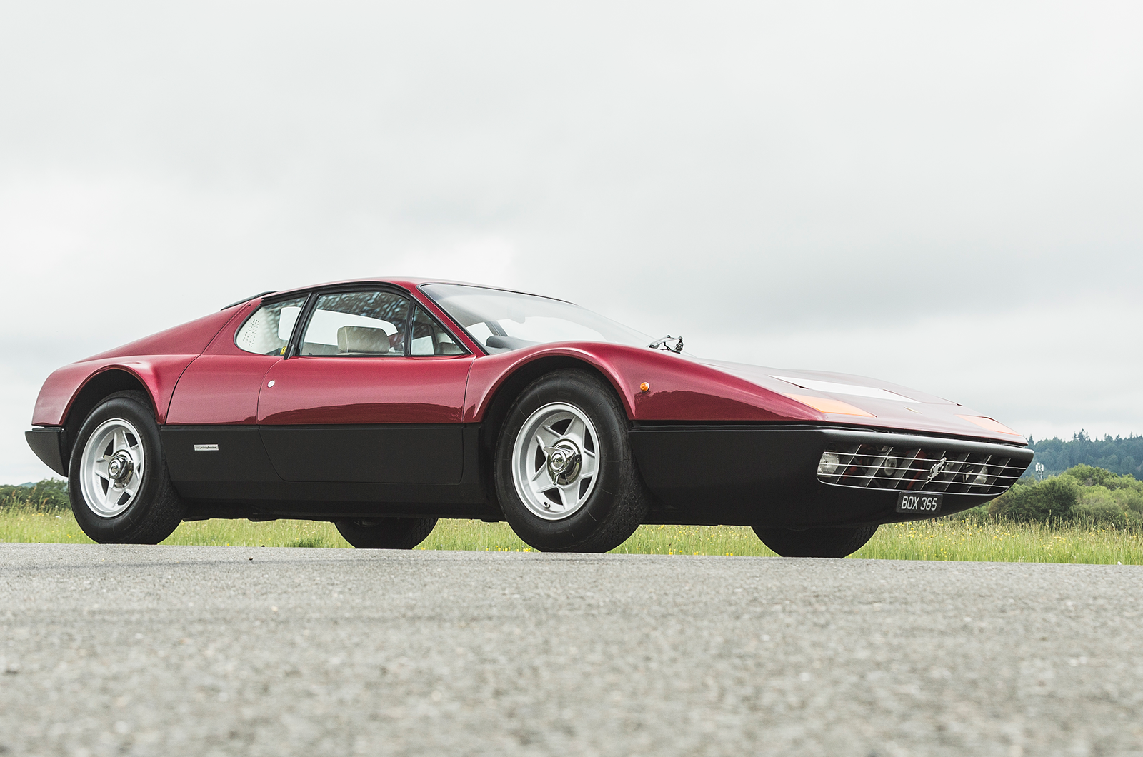 Classic & Sports Car – Supercar legends: Ferrari 365GT4 Berlinetta Boxer fights Maserati Bora for Modena supremacy