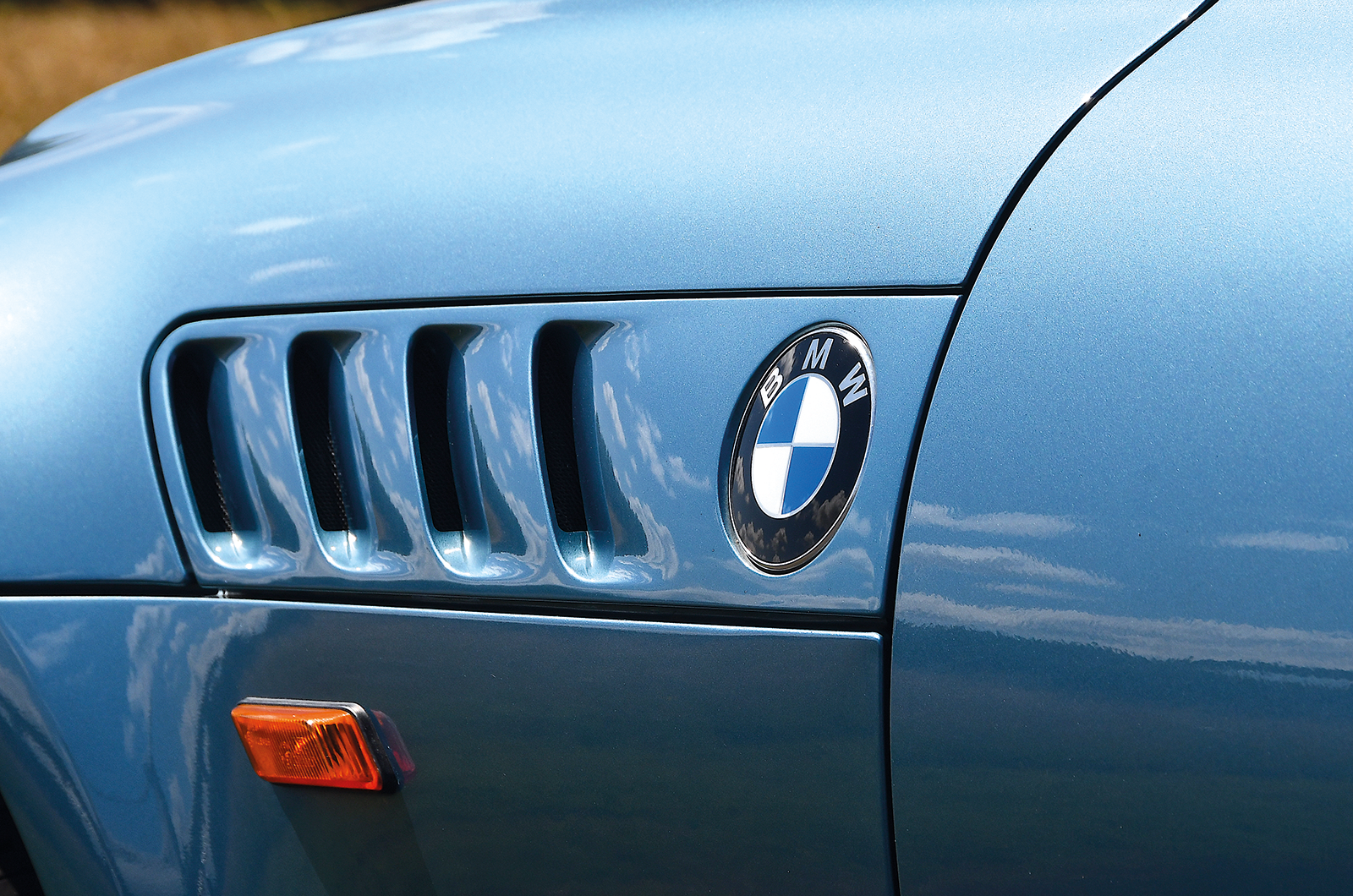 Classic & Sports Car – Bond’s BMWs: Z3, Z8 and 750iL on track