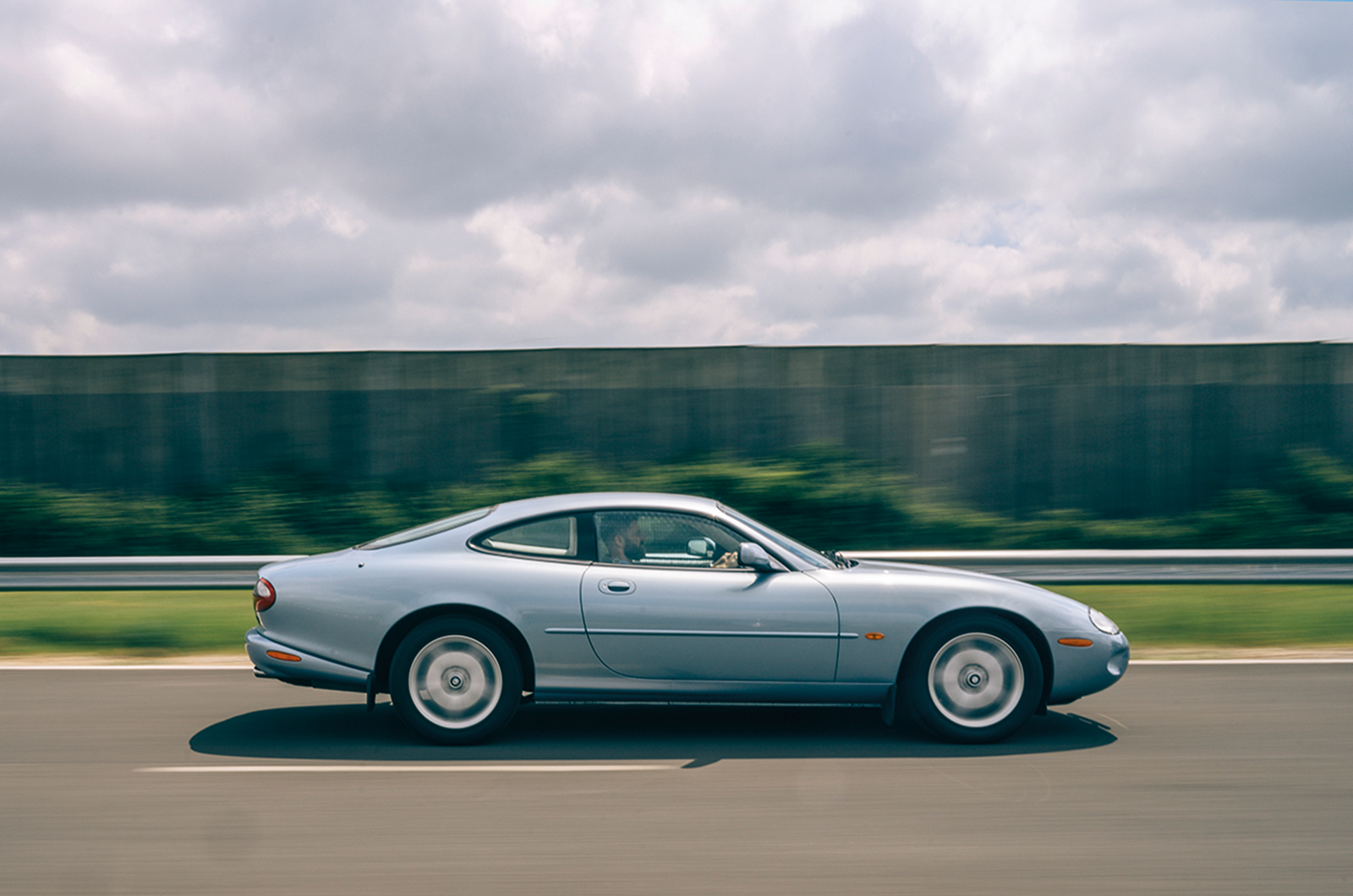 Classic & Sports Car – Big cat rescue: the Jaguar X100 at 25