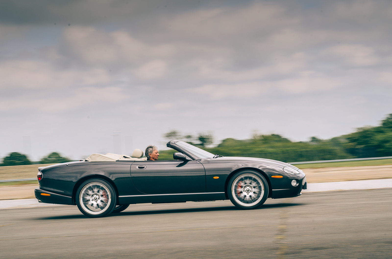 Classic & Sports Car – Big cat rescue: the Jaguar X100 at 25