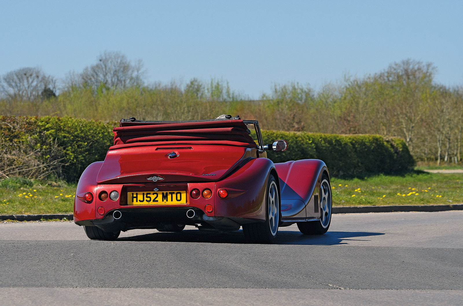 Classic & Sports Car – Old dogs, new quicks: Morgan Aero 8 and Jensen S-V8