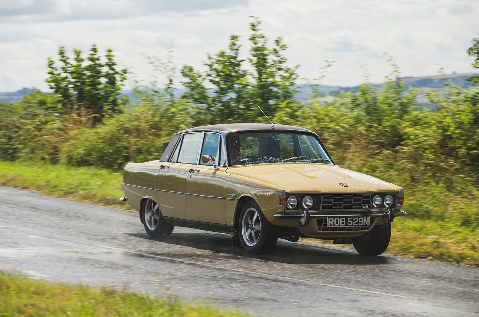 Classic & Sports Car – Saloon bar brawn: Rover P6 3500S vs Triumph 2.5 PI MkII