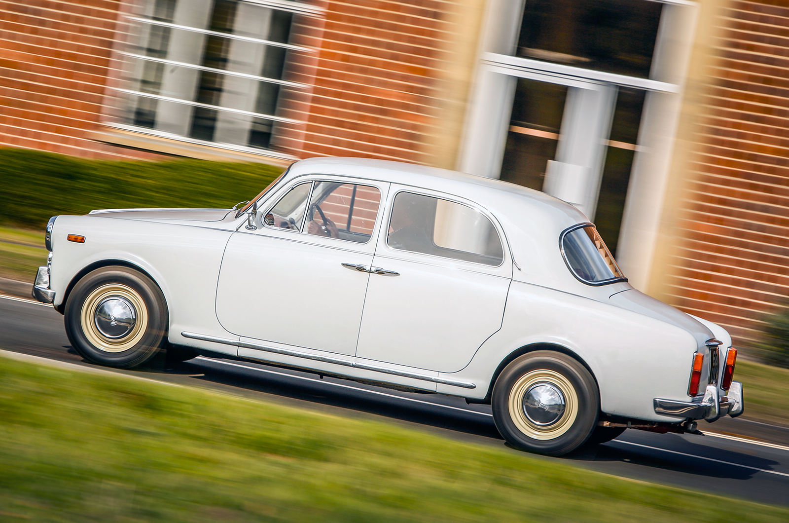 Classic & Sports Car – Quality street: Riley One-Point-Five vs Lancia Appia