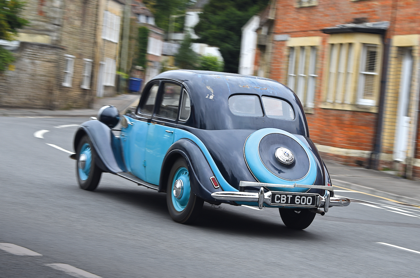 Classic & Sports Car - Raising the Saloon Bar
