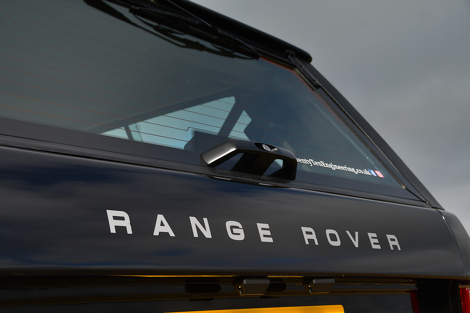 Classic & Sports Car –  King of the hill: driving the Range Rover CSK