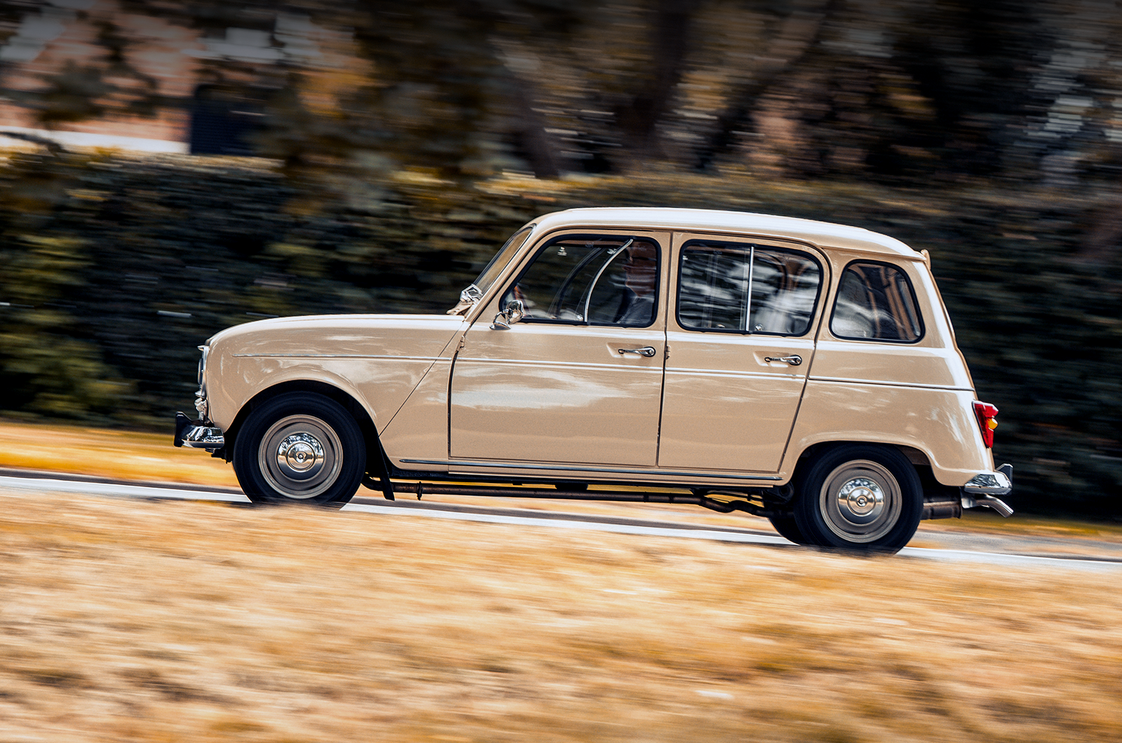 Classic & Sports Car – Cheaper by the million: Citroën AZAM 6 vs Renault 4L