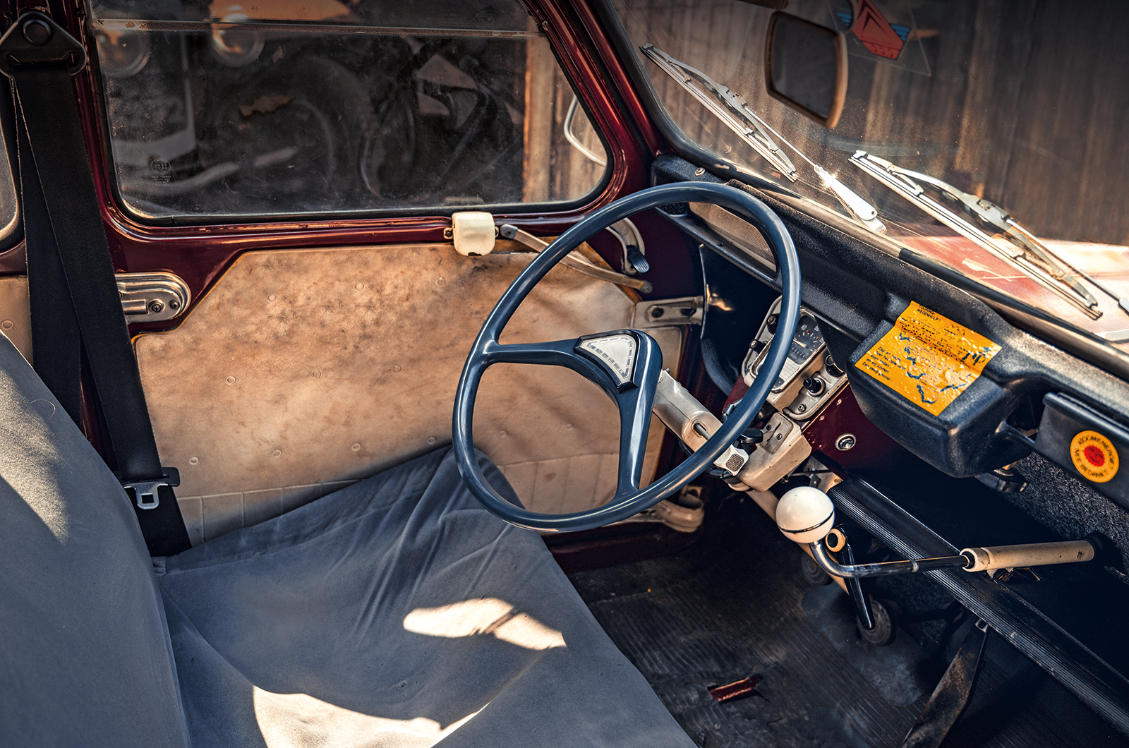 Classic & Sports Car – Cheaper by the million: Citroën AZAM 6 vs Renault 4L