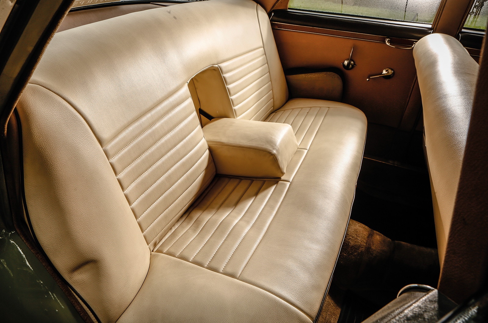 Classic & Sports Car – The battle for middle England: Rover 3-Litre vs Wolseley 6/99