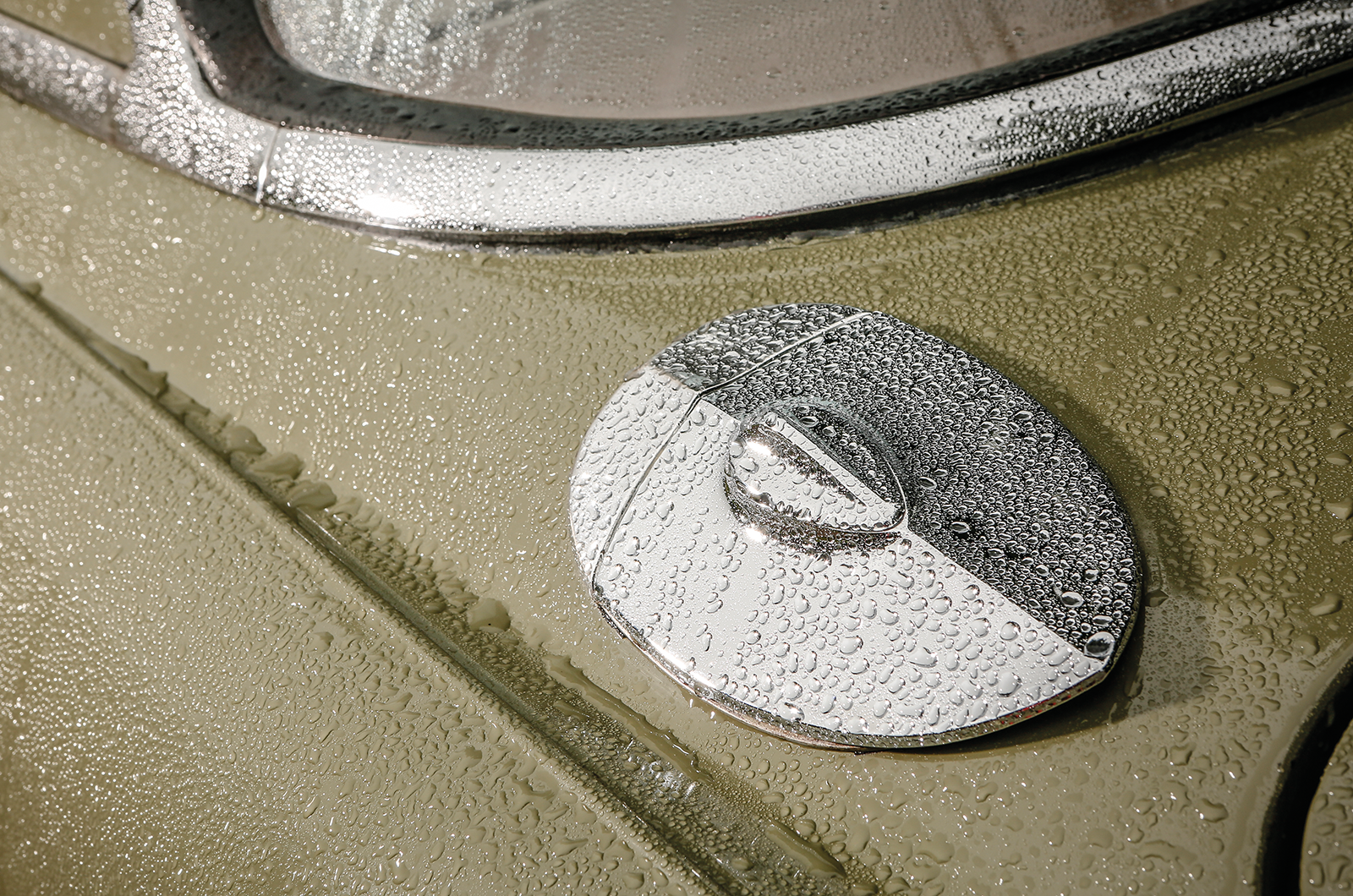 Classic & Sports Car – The battle for middle England: Rover 3-Litre vs Wolseley 6/99