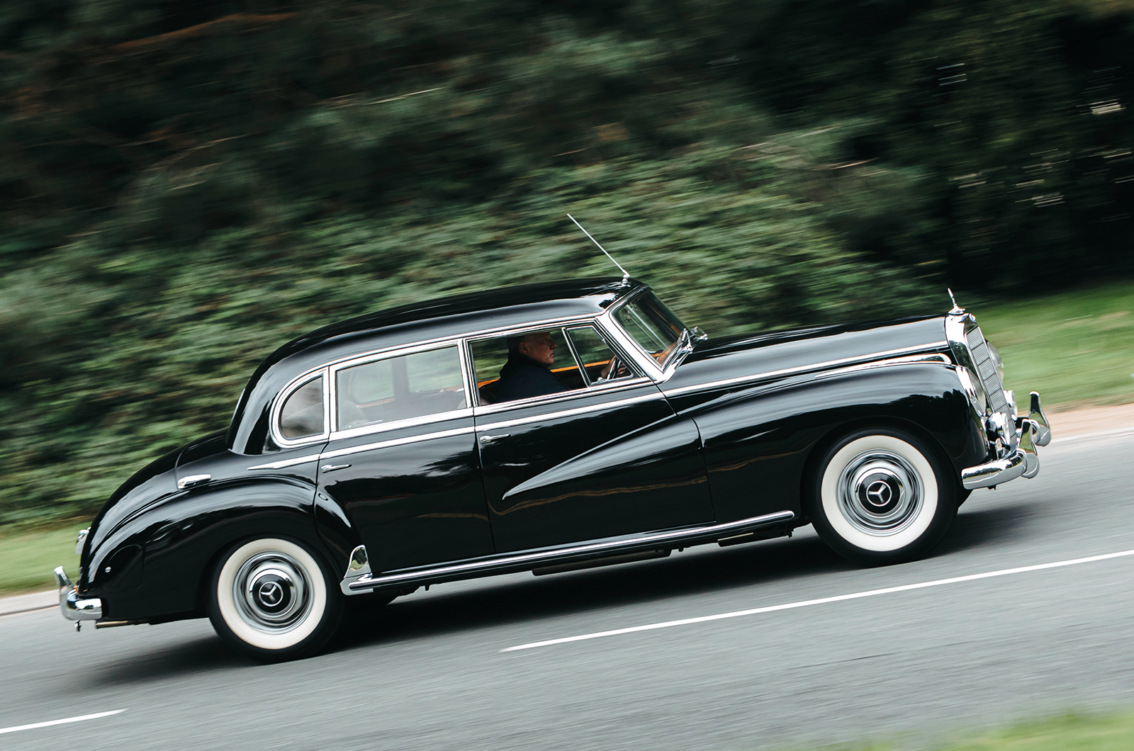 Classic & Sports Car – Peace makers: Bentley S1 vs Mercedes-Benz 300b