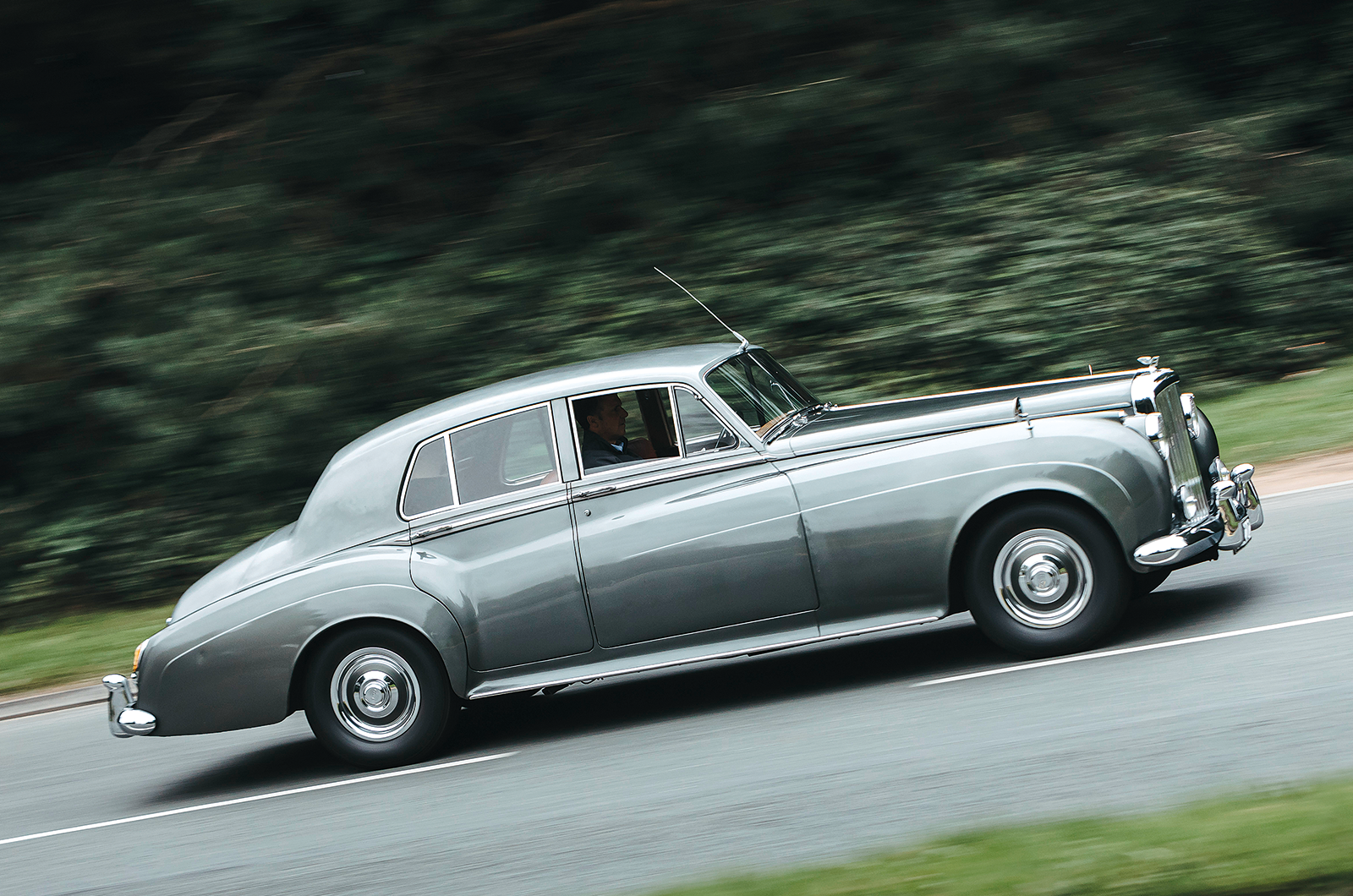 Classic & Sports Car – Peace makers: Bentley S1 vs Mercedes-Benz 300b