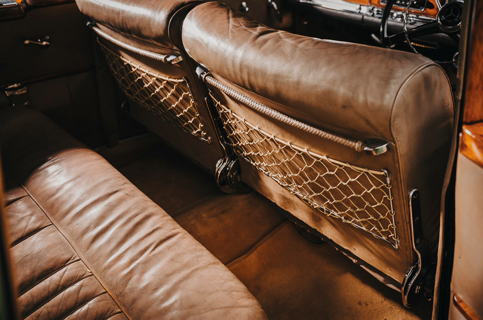 Classic & Sports Car – Peace makers: Bentley S1 vs Mercedes-Benz 300b