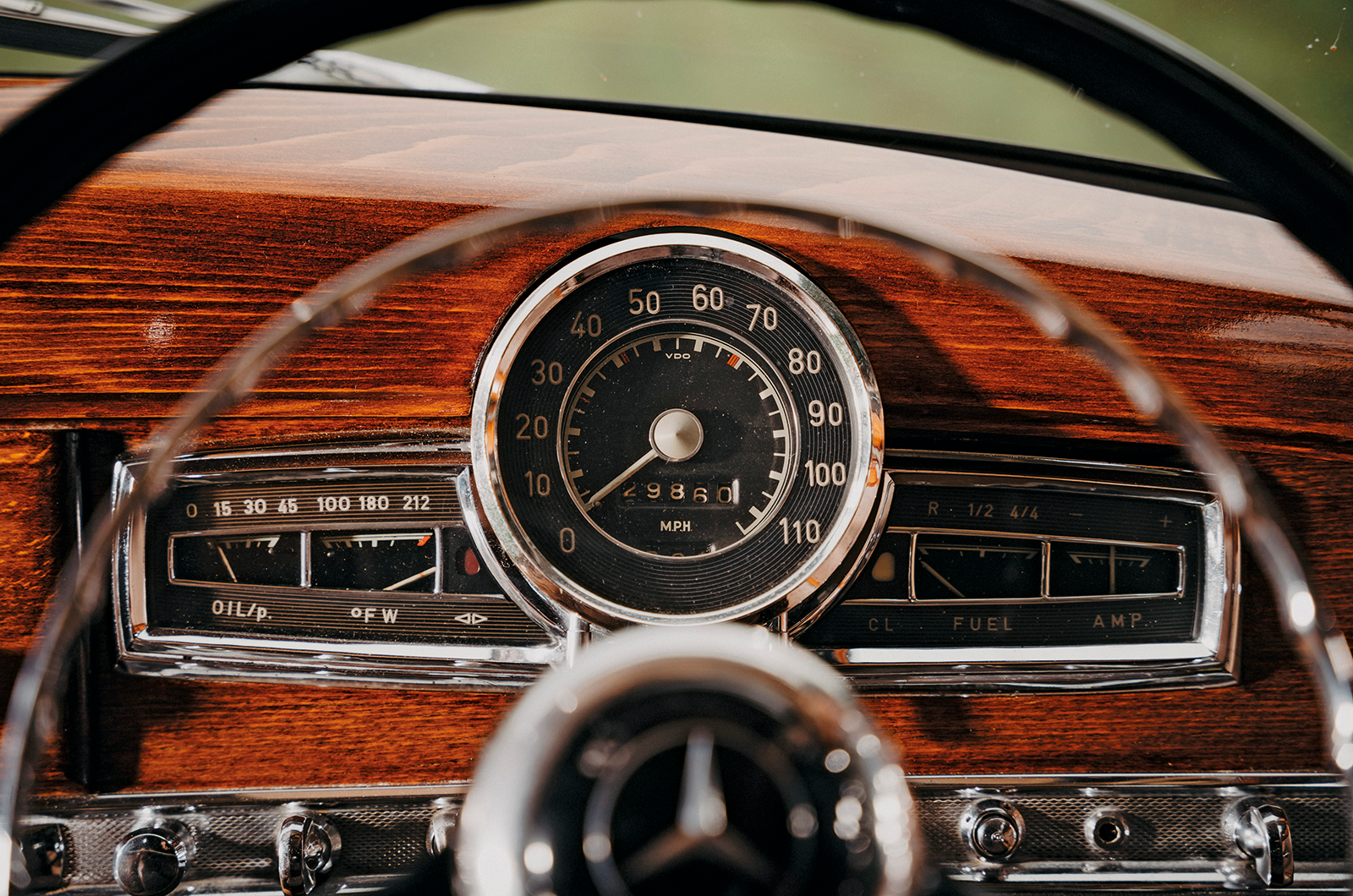 Classic & Sports Car – Peace makers: Bentley S1 vs Mercedes-Benz 300b