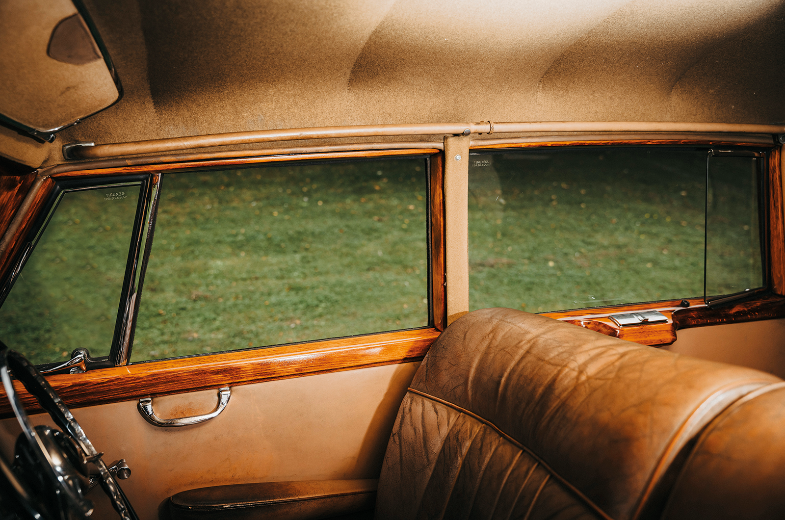 Classic & Sports Car – Peace makers: Bentley S1 vs Mercedes-Benz 300b