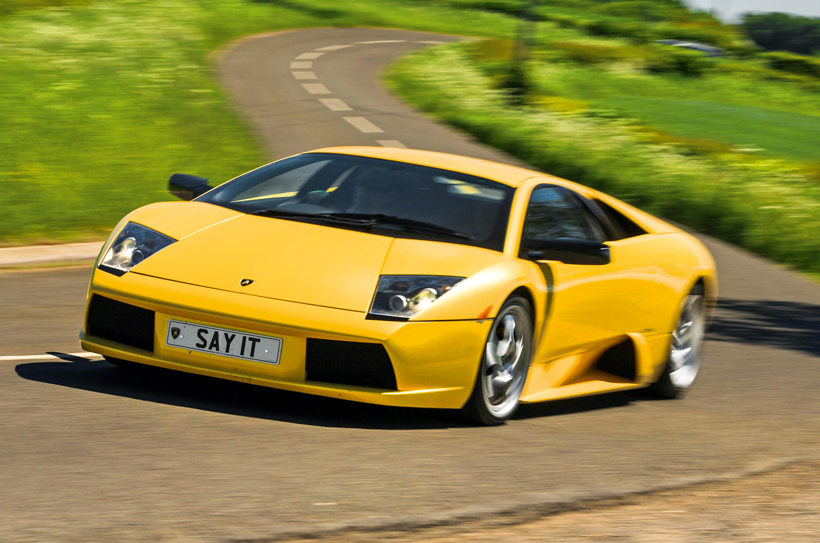 Classic & Sports Car – Better by the dozen: Lamborghini Murciélago vs Aston Martin Vanquish S vs Ferrari 575M