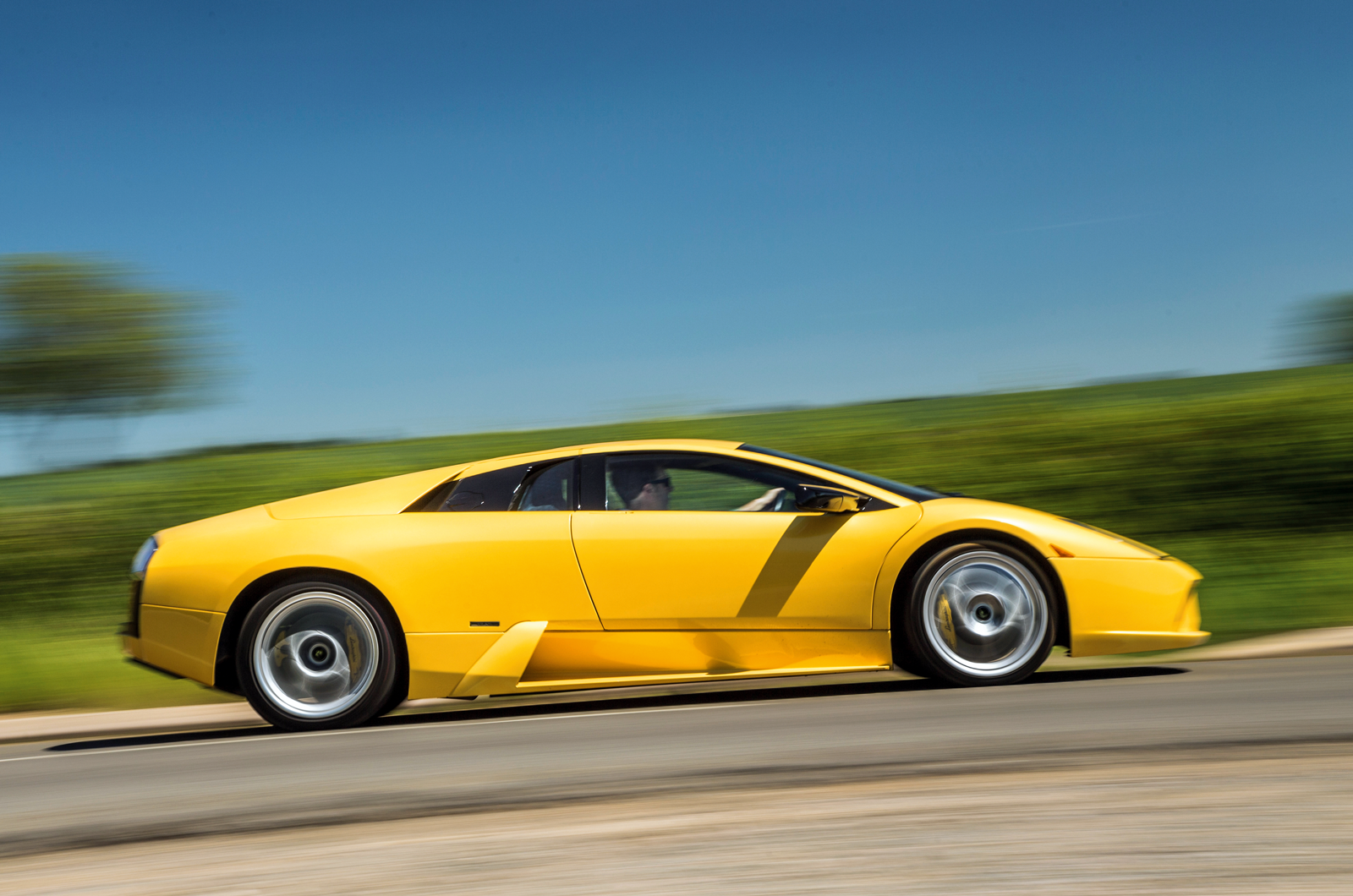 Classic & Sports Car – Better by the dozen: Lamborghini Murciélago vs Aston Martin Vanquish S vs Ferrari 575M