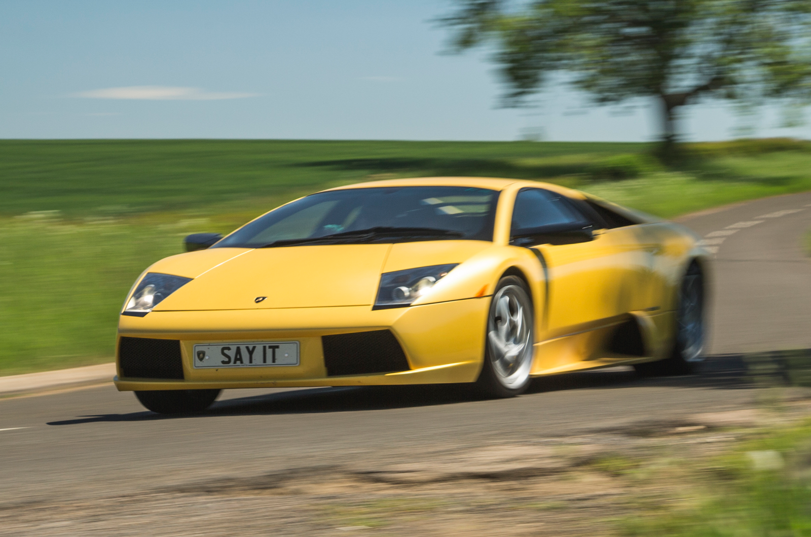 Classic & Sports Car – Better by the dozen: Lamborghini Murciélago vs Aston Martin Vanquish S vs Ferrari 575M