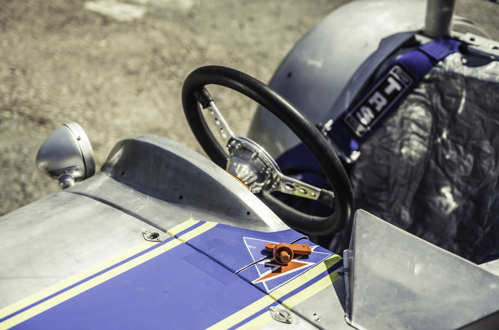 Classic & Sports Car - Lotus Six: flyweight flyer 