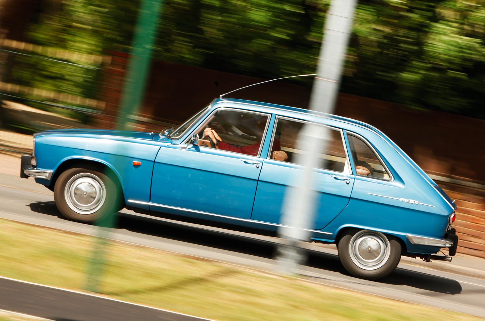 Classic & Sports Car - Perks of the job: Ford Cortina 1600E vs Renault 16TS vs Fiat 125S