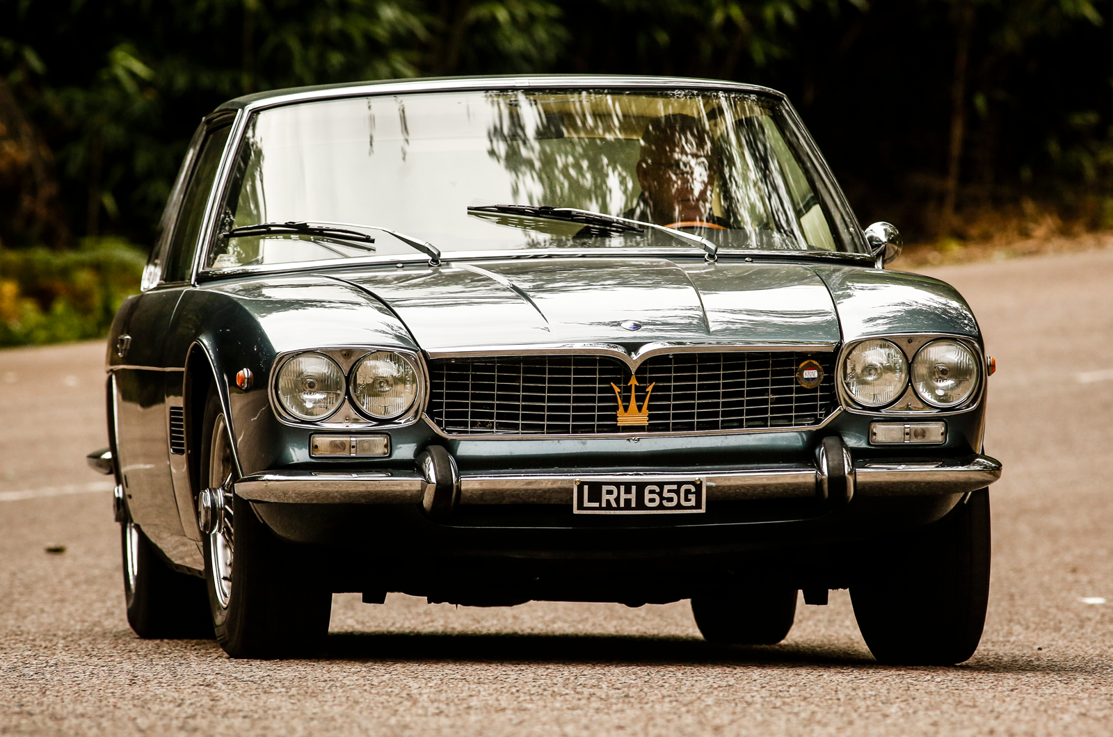 Classic & Sports Car - Welcome to the jet set: Ferrari 365GT 2+2 vs Maserati Mexico vs Monteverdi 375L