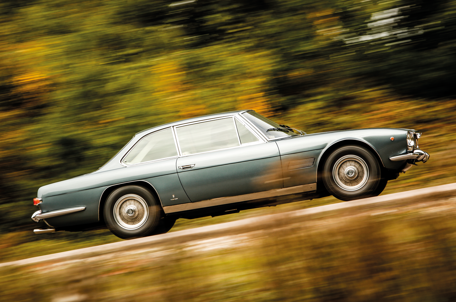 Classic & Sports Car - Welcome to the jet set: Ferrari 365GT 2+2 vs Maserati Mexico vs Monteverdi 375L