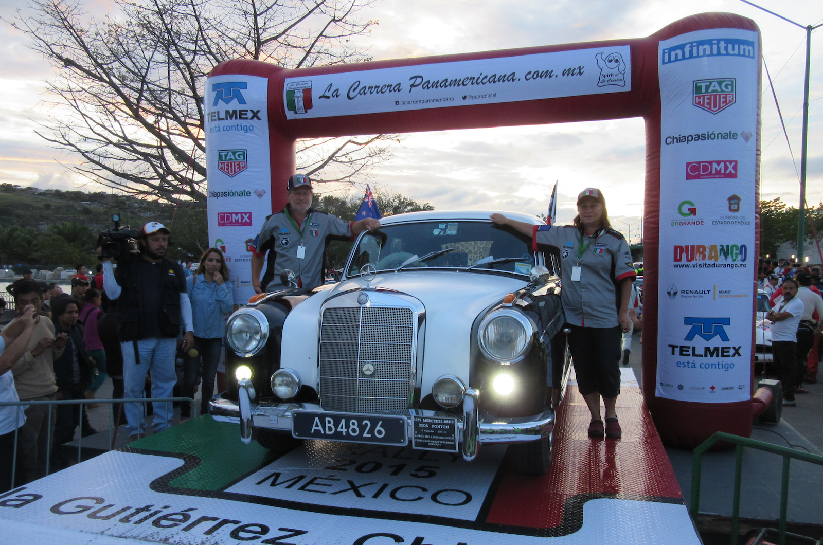 Classic & Sports Car - A global phenomenon - The Mercedes Ponton 220S 