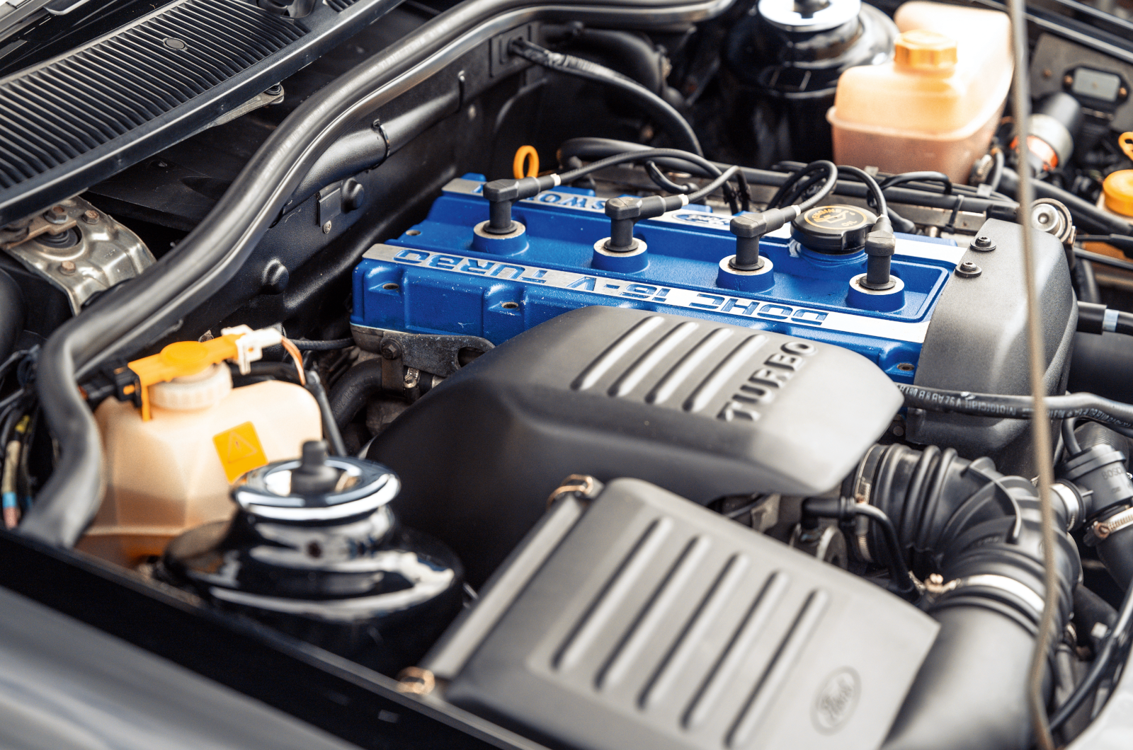 Classic & Sports Car - Black & Blue: Ford Escort RS Cosworth vs Subaru Impreza P1