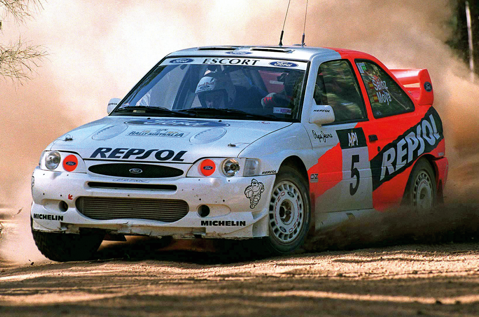 Classic & Sports Car - Black & Blue: Ford Escort RS Cosworth vs Subaru Impreza P1