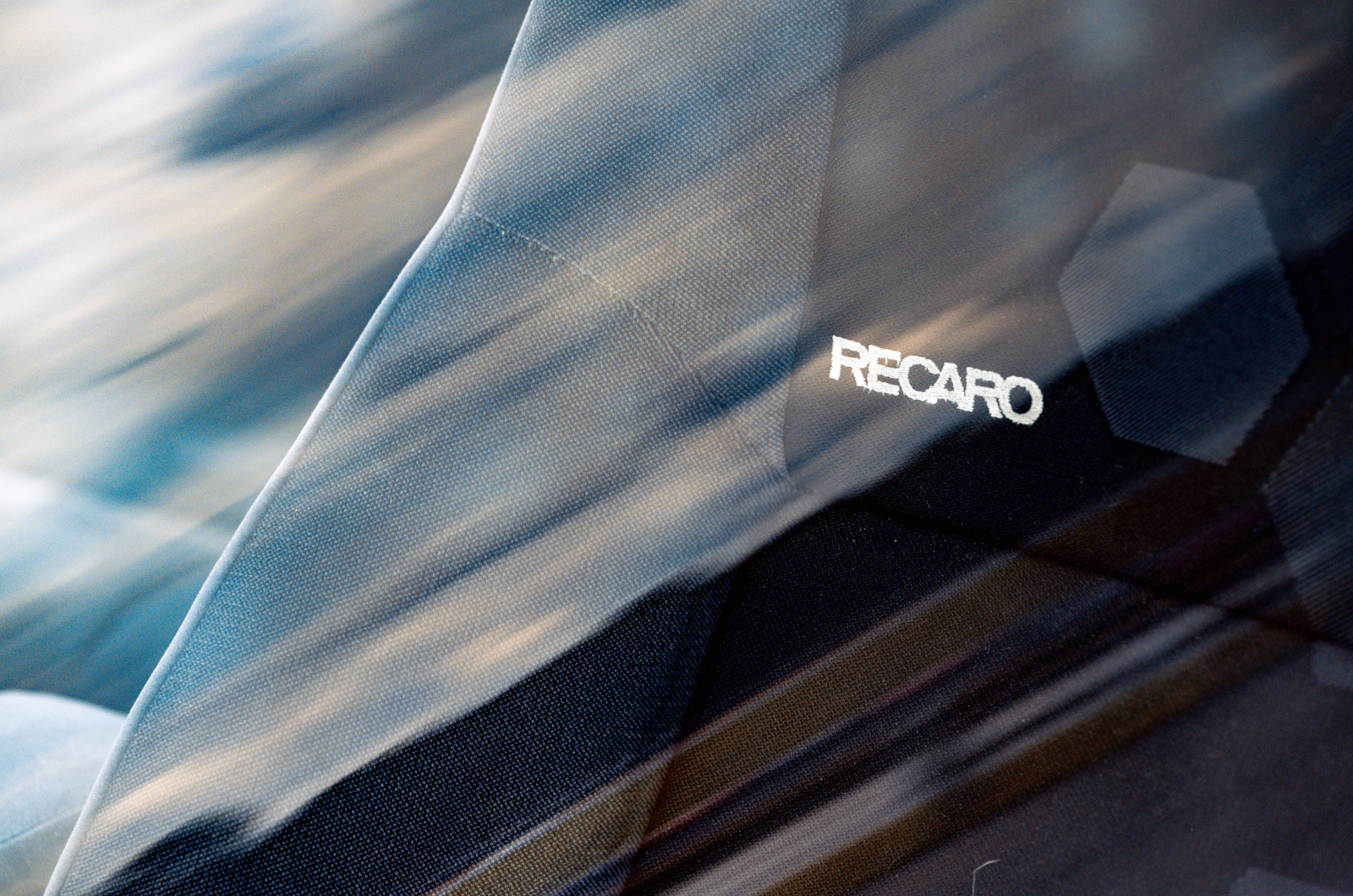 Classic & Sports Car - Black & Blue: Ford Escort RS Cosworth vs Subaru Impreza P1