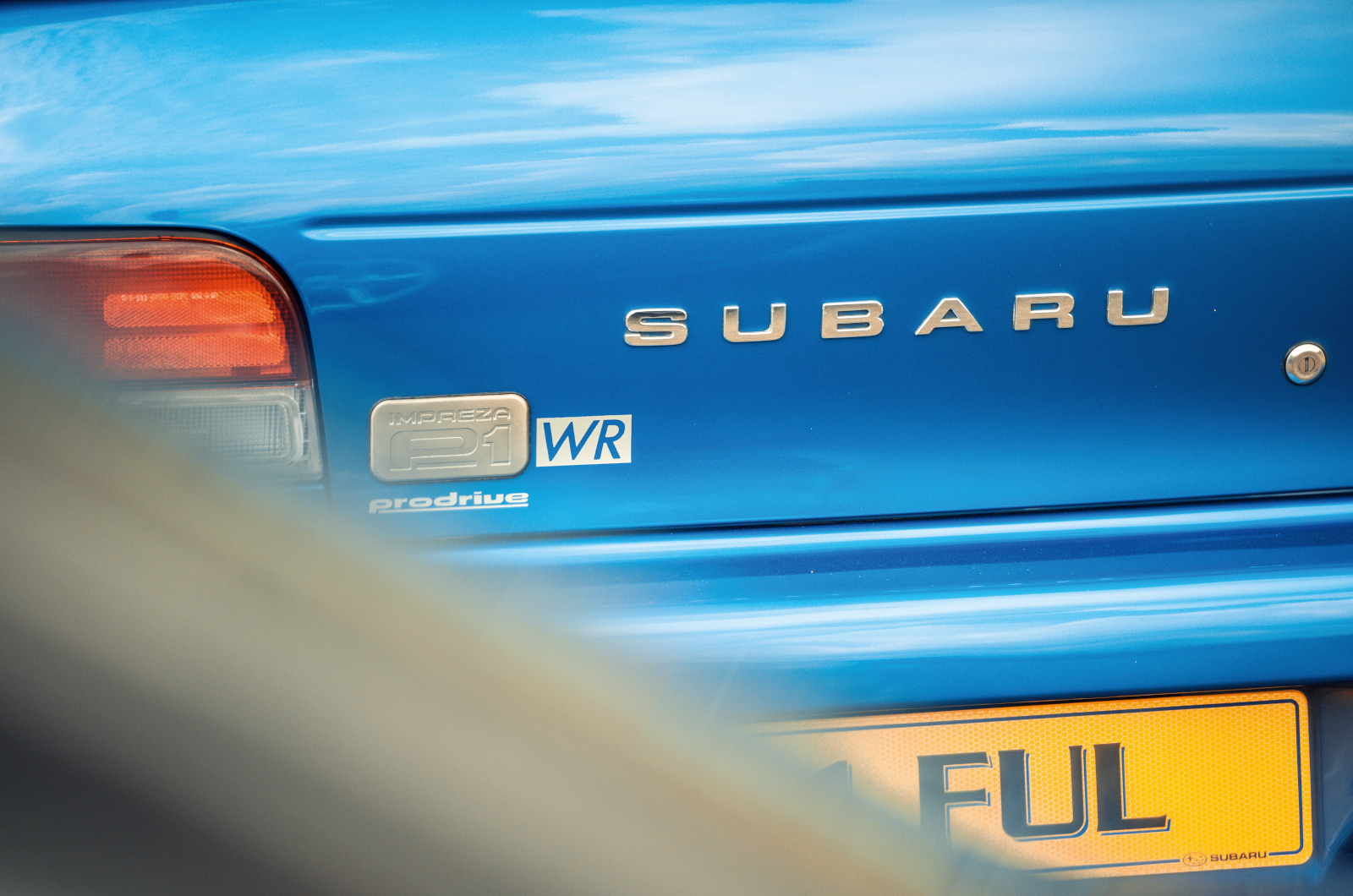 Classic & Sports Car - Black & Blue: Ford Escort RS Cosworth vs Subaru Impreza P1